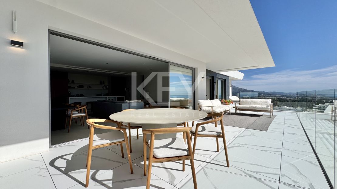 Modern Apartment with Sea and Golf Views in Benahavís, Marbella
