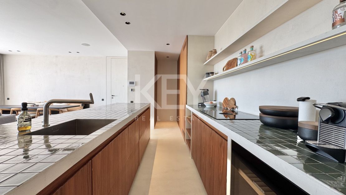 Modern Apartment with Sea and Golf Views in Benahavís, Marbella