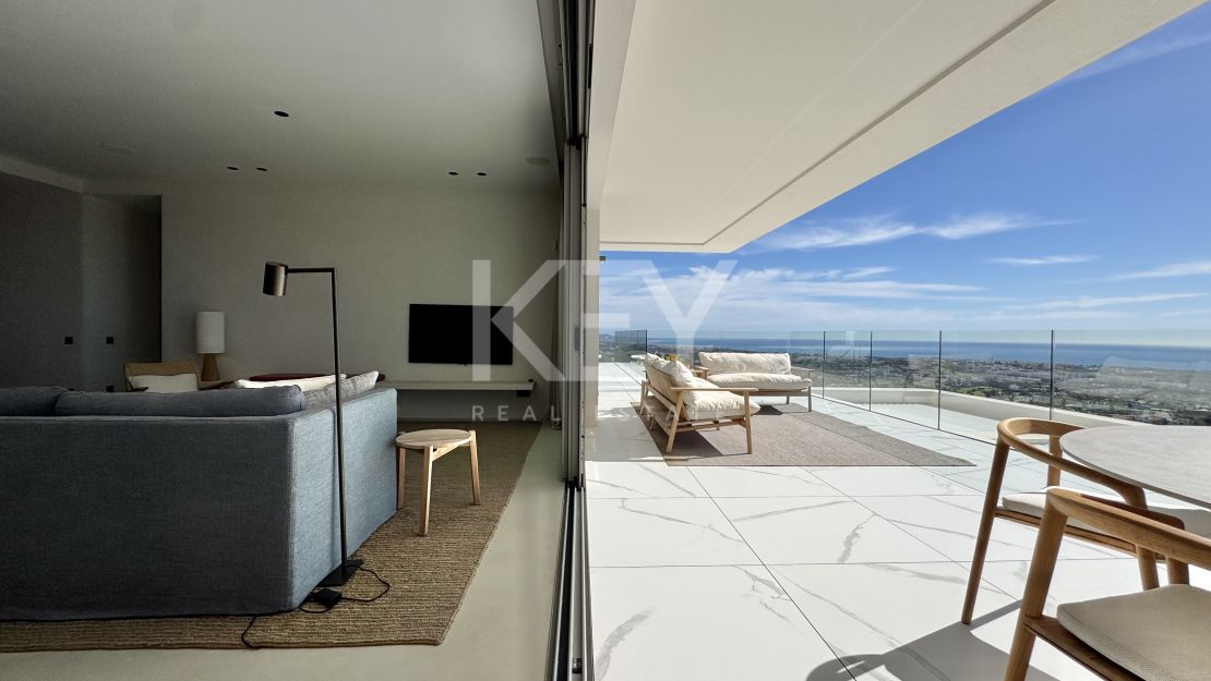 Modern Apartment with Sea and Golf Views in Benahavís, Marbella