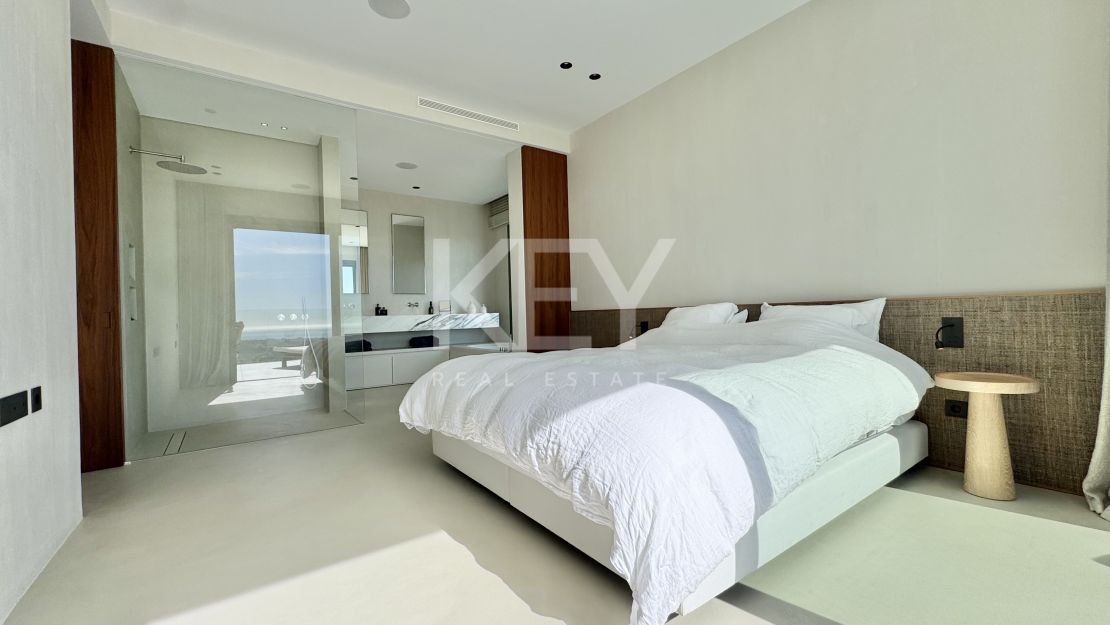 Modern Apartment with Sea and Golf Views in Benahavís, Marbella