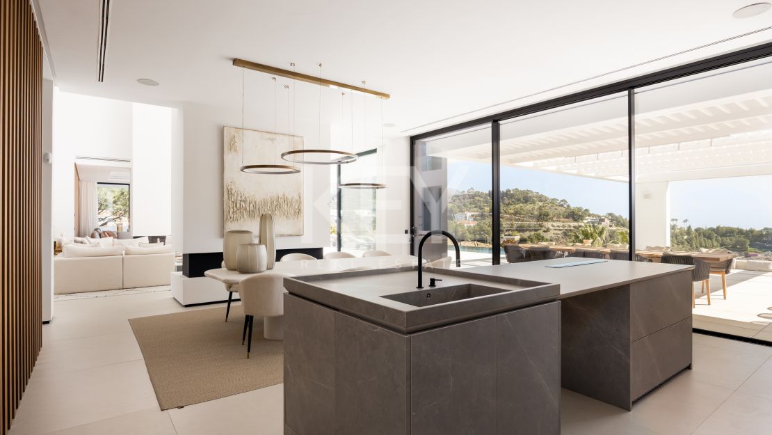 Exceptional Modern Villa in Prestigious El Madroñal, Marbella