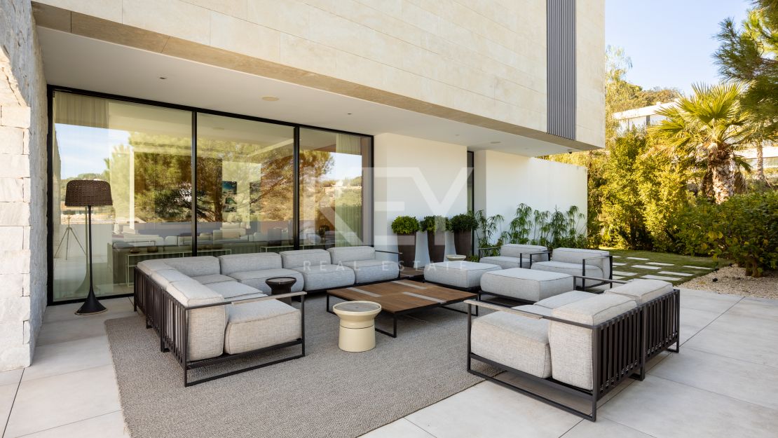 Exceptional Modern Villa in Prestigious El Madroñal, Marbella