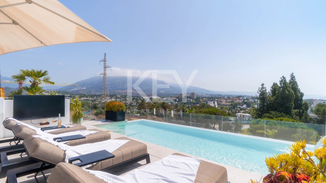 Contemporary villa with Panoramic Views in Nueva Andalucia