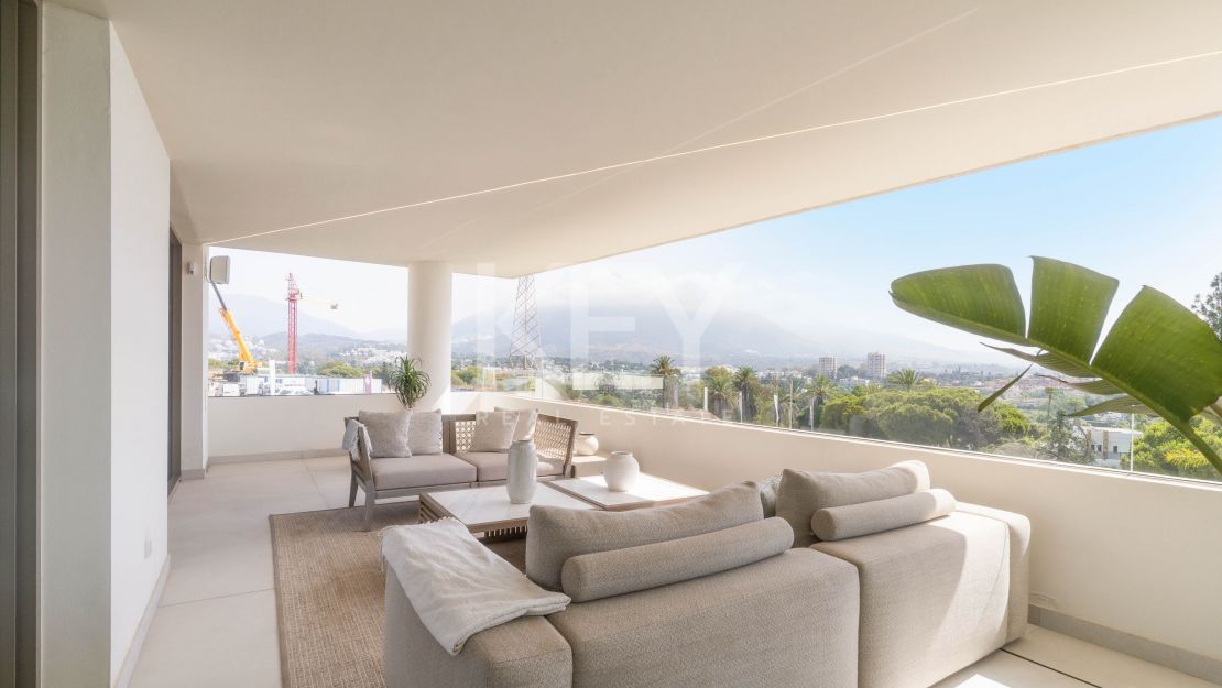 Contemporary villa with Panoramic Views in Nueva Andalucia