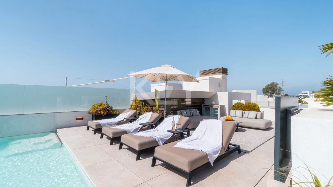 Contemporary villa with Panoramic Views in Nueva Andalucia