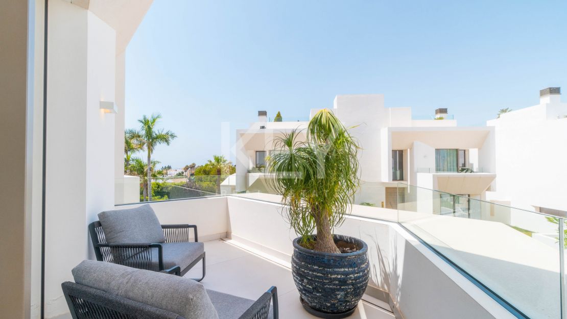 Contemporary villa with Panoramic Views in Nueva Andalucia
