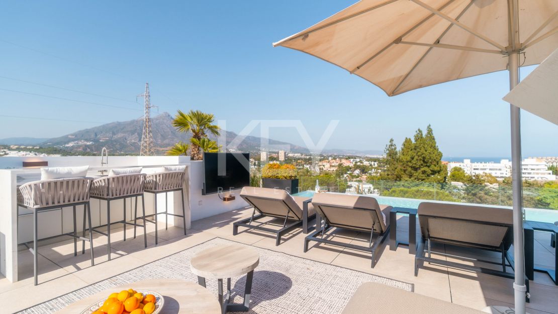 Contemporary villa with Panoramic Views in Nueva Andalucia