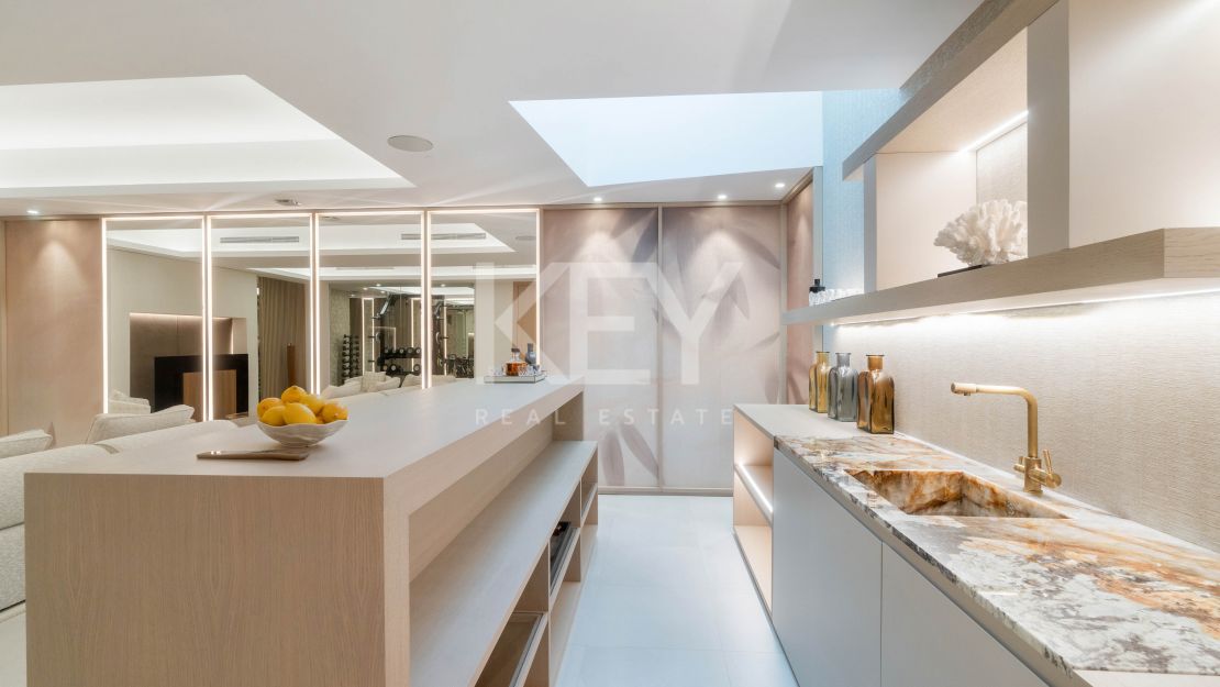 Contemporary villa with Panoramic Views in Nueva Andalucia