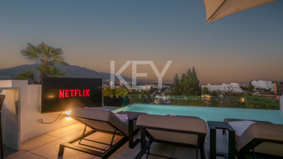 Contemporary villa with Panoramic Views in Nueva Andalucia