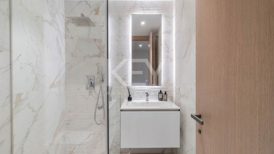 Contemporary villa with Panoramic Views in Nueva Andalucia