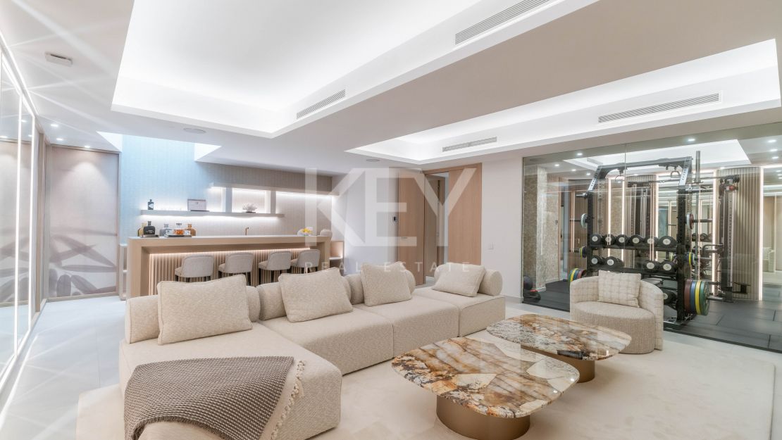 Contemporary villa with Panoramic Views in Nueva Andalucia