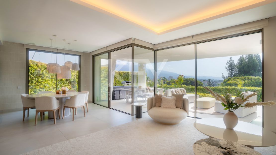 Contemporary villa with Panoramic Views in Nueva Andalucia
