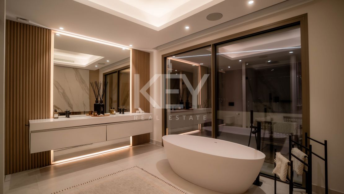 Contemporary villa with Panoramic Views in Nueva Andalucia