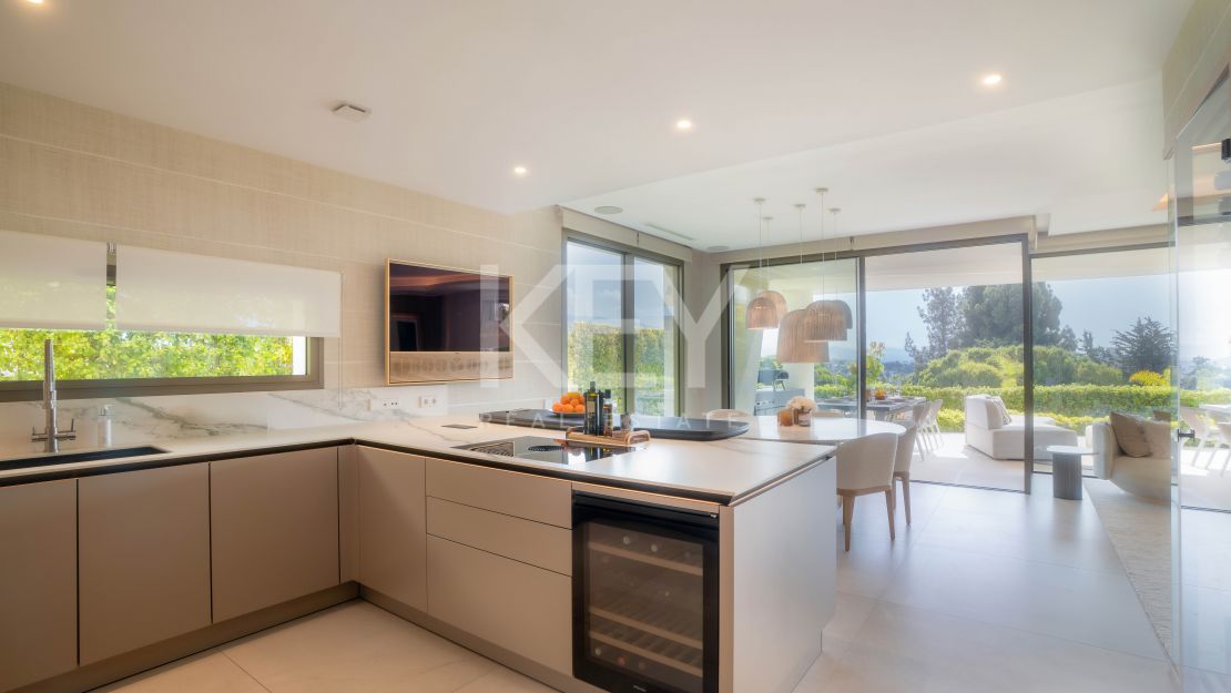 Contemporary villa with Panoramic Views in Nueva Andalucia