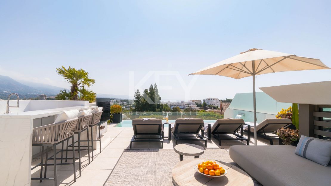 Contemporary villa with Panoramic Views in Nueva Andalucia