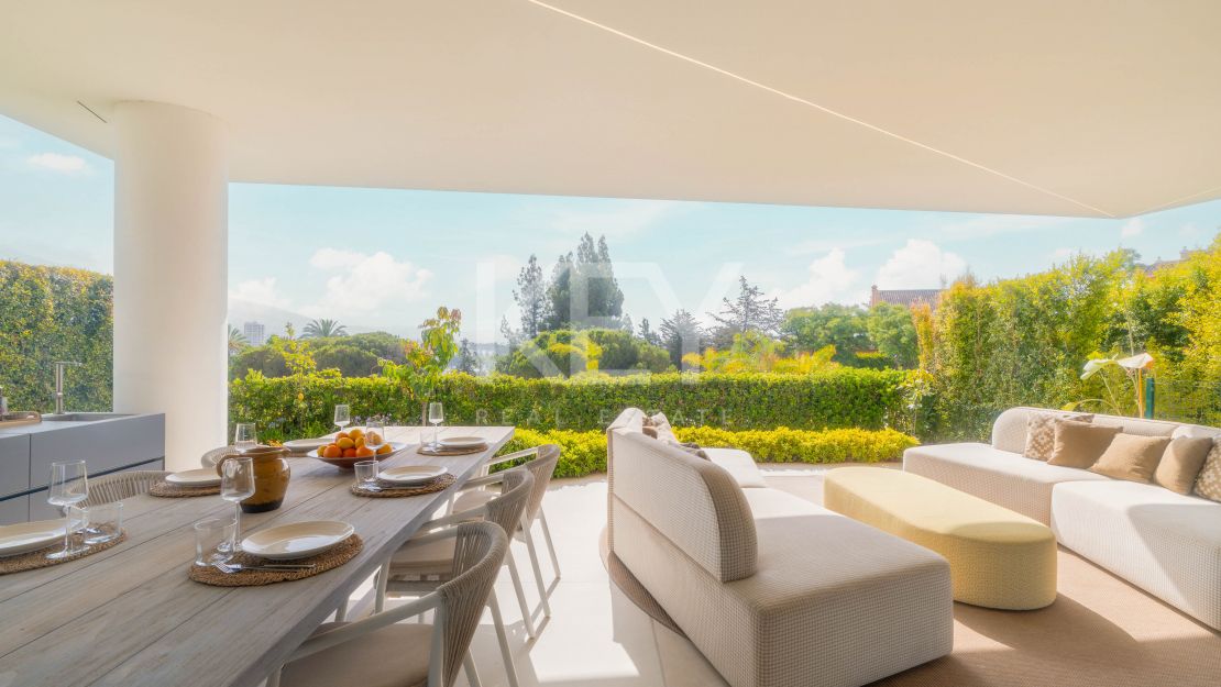 Contemporary villa with Panoramic Views in Nueva Andalucia