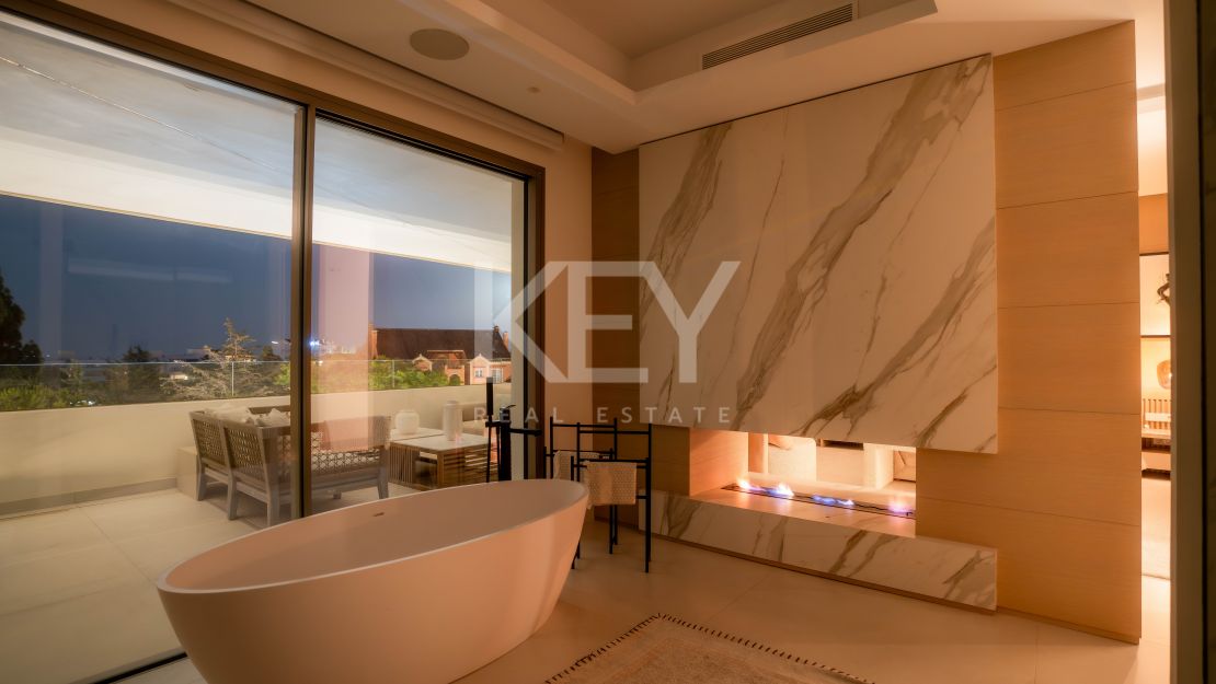 Contemporary villa with Panoramic Views in Nueva Andalucia