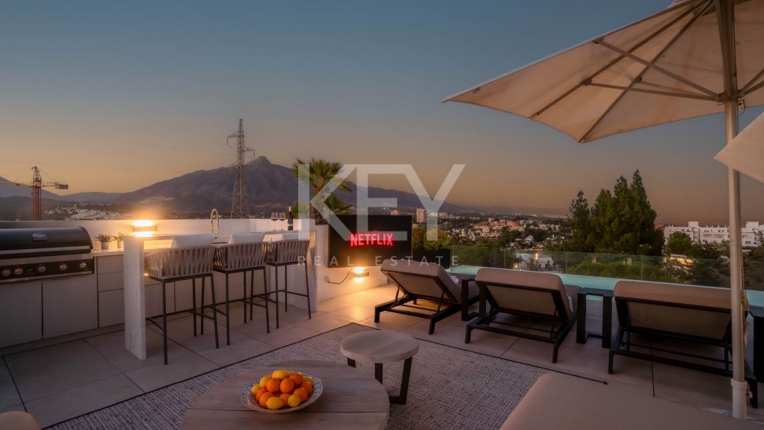 Contemporary villa with Panoramic Views in Nueva Andalucia