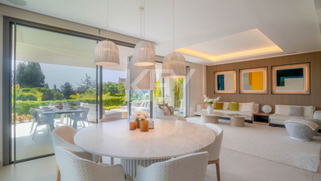 Contemporary villa with Panoramic Views in Nueva Andalucia