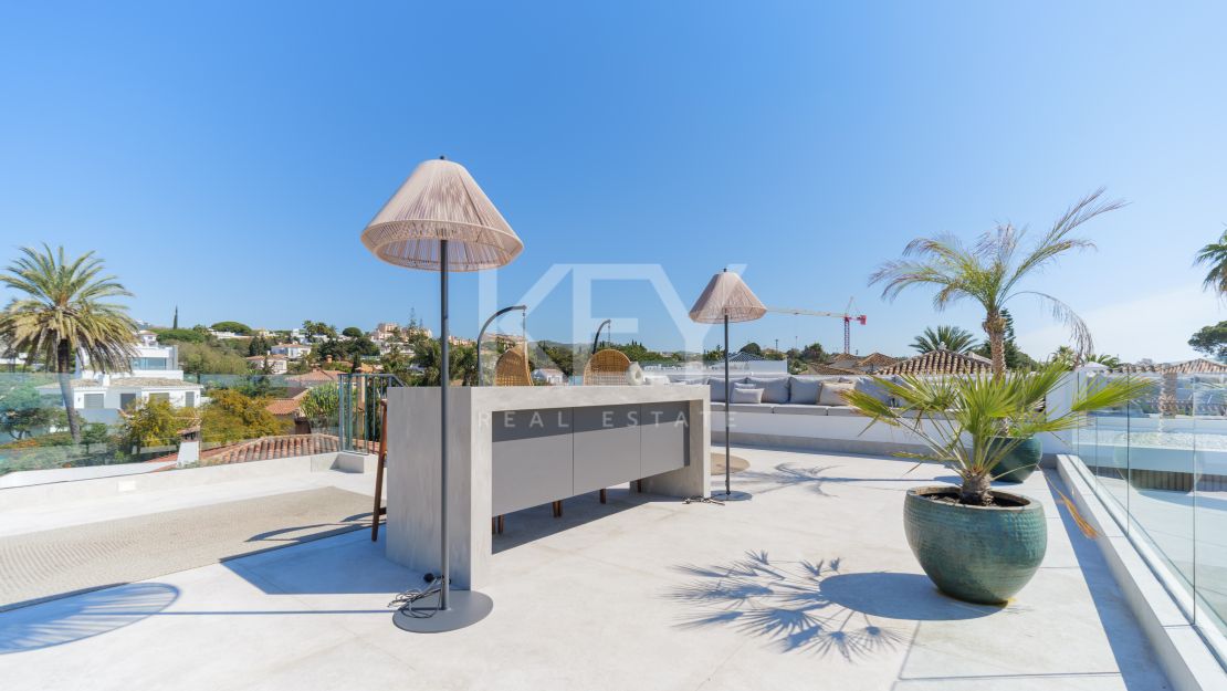 Modern villa for sale in Marbella East