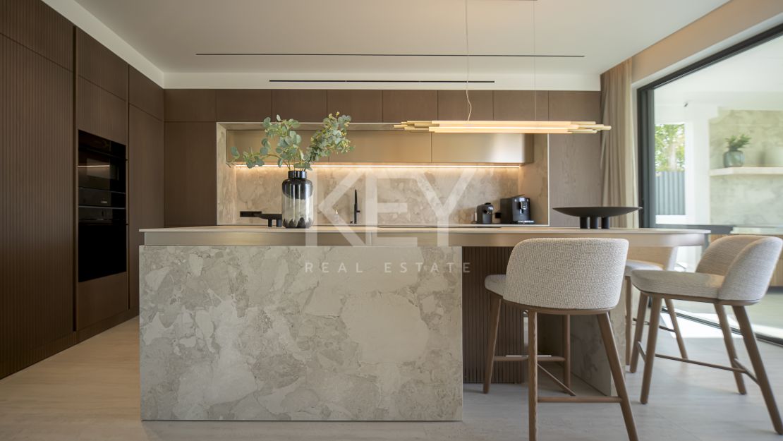 Modern villa for sale in Marbella East