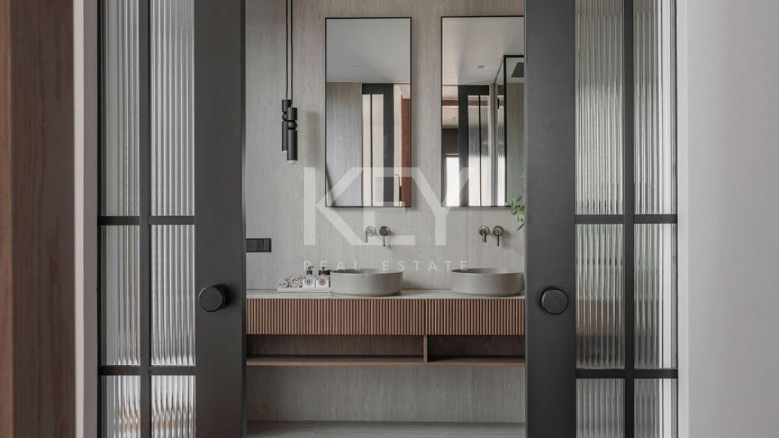 Modern villa for sale in Marbella East