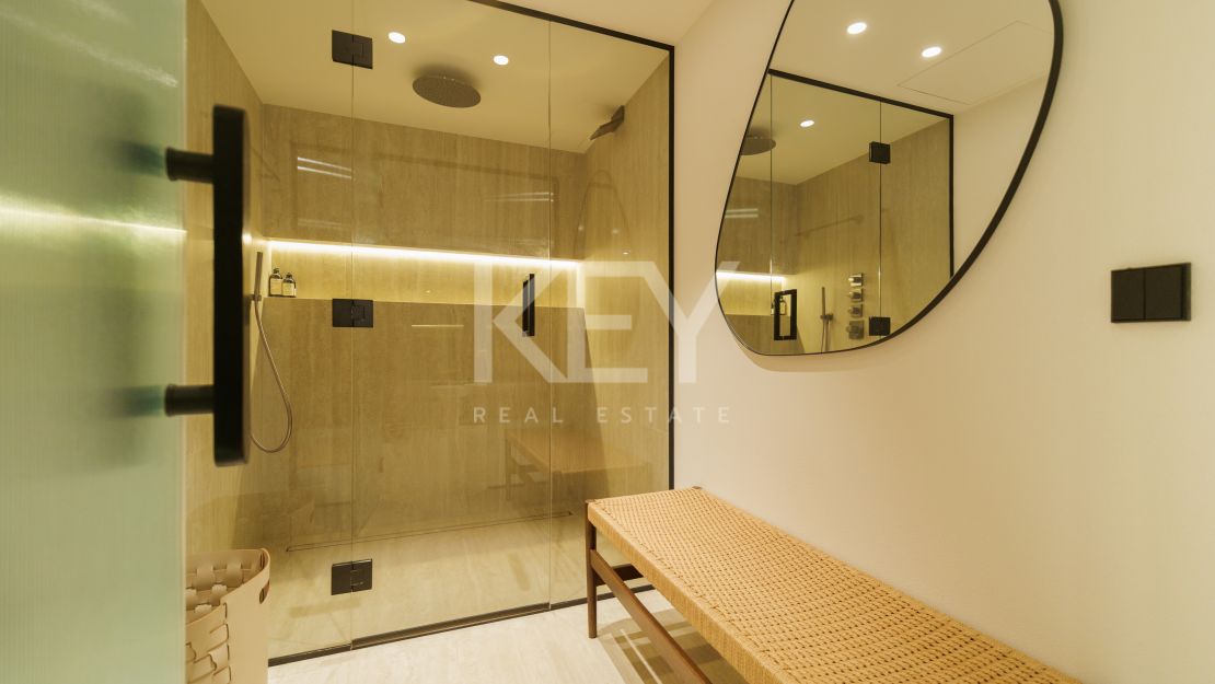 Modern villa for sale in Marbella East