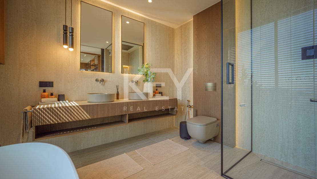Modern villa for sale in Marbella East