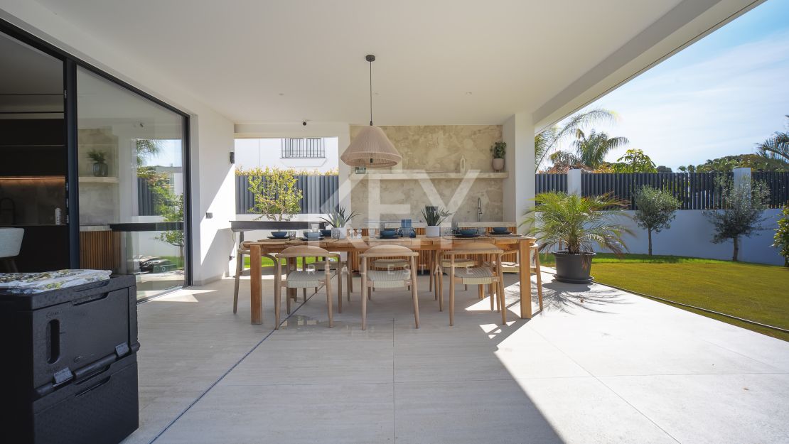 Modern villa for sale in Marbella East