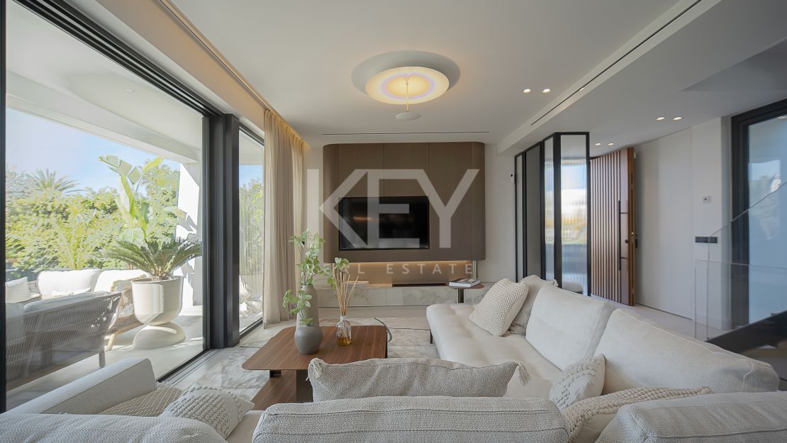 Modern villa for sale in Marbella East