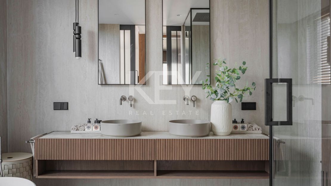 Modern villa for sale in Marbella East