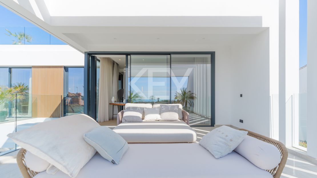 Modern villa for sale in Marbella East