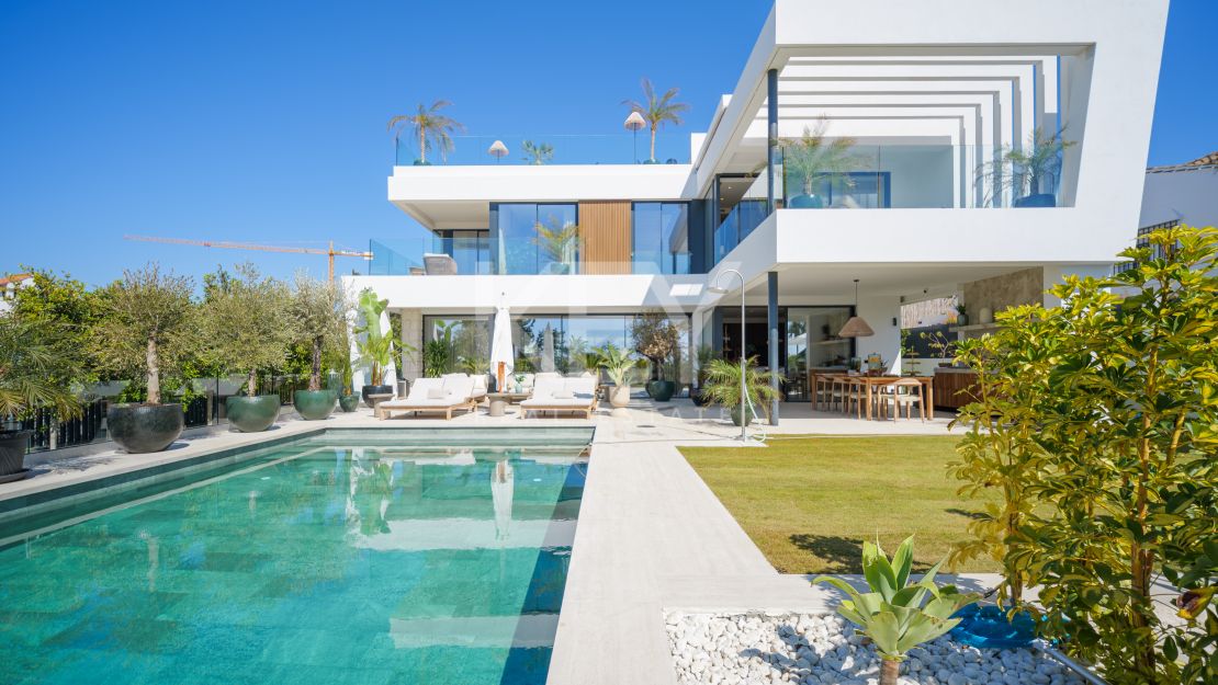 Modern villa for sale in Marbella East