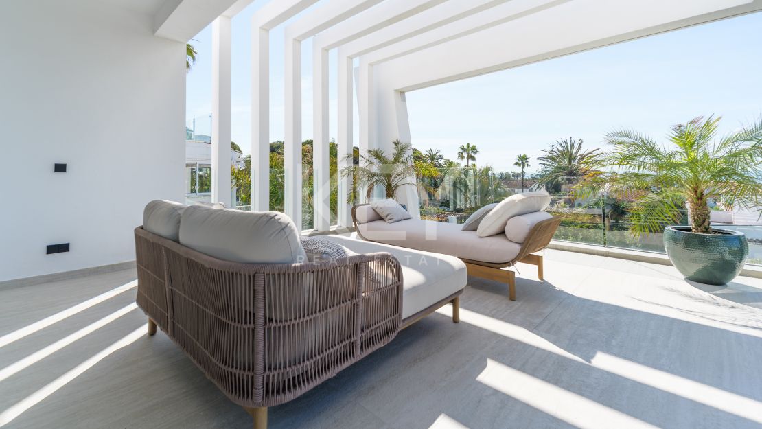 Modern villa for sale in Marbella East