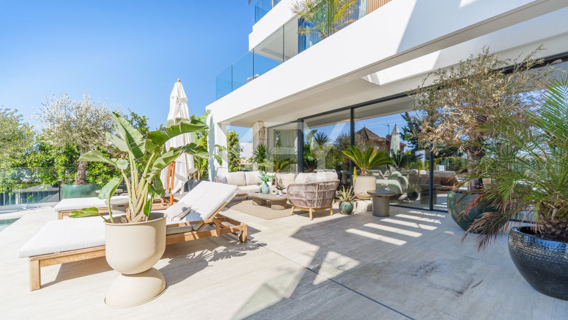 Modern villa for sale in Marbella East
