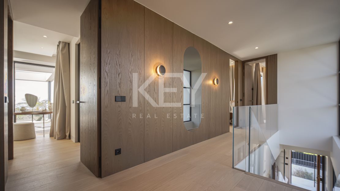 Modern villa for sale in Marbella East