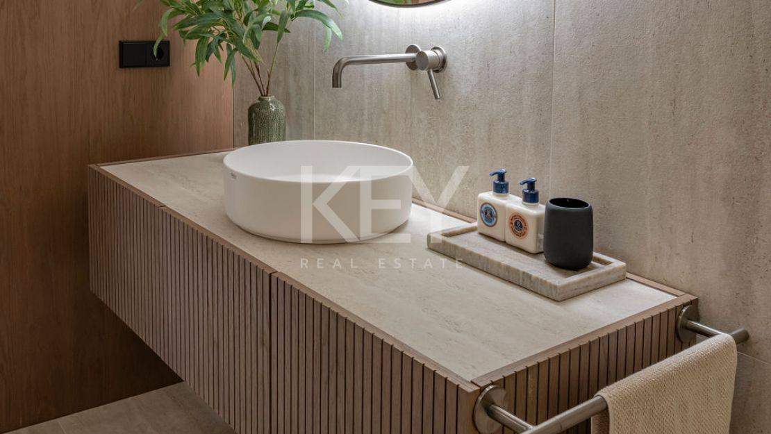 Modern villa for sale in Marbella East