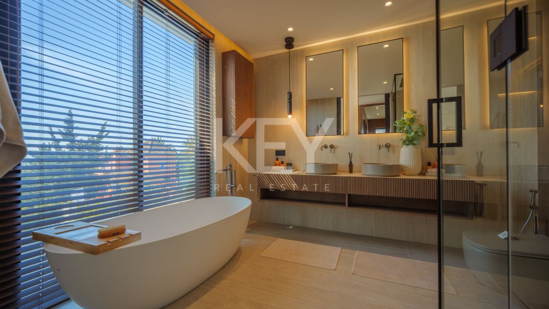 Modern villa for sale in Marbella East