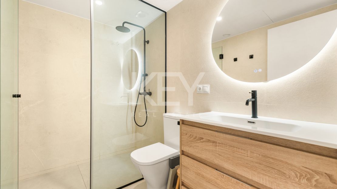 Impresionante adosado de 4 dormitorios a un paso de la playa y de todos los servicios en Campanario, Estepona