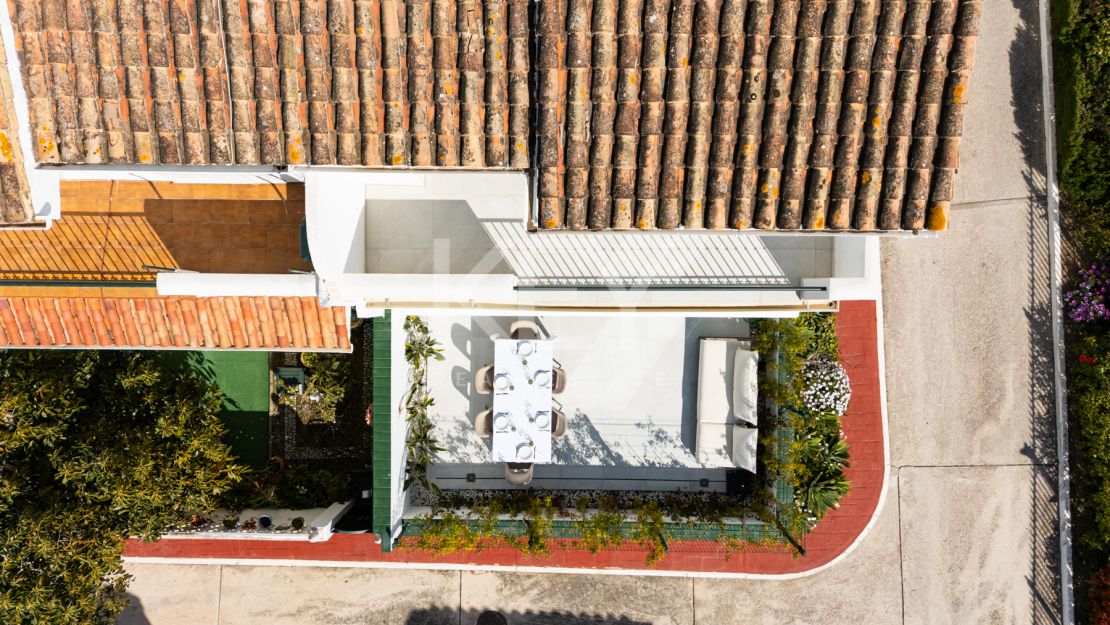 Impresionante adosado de 4 dormitorios a un paso de la playa y de todos los servicios en Campanario, Estepona