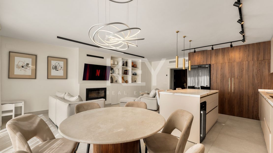 Impresionante adosado de 4 dormitorios a un paso de la playa y de todos los servicios en Campanario, Estepona