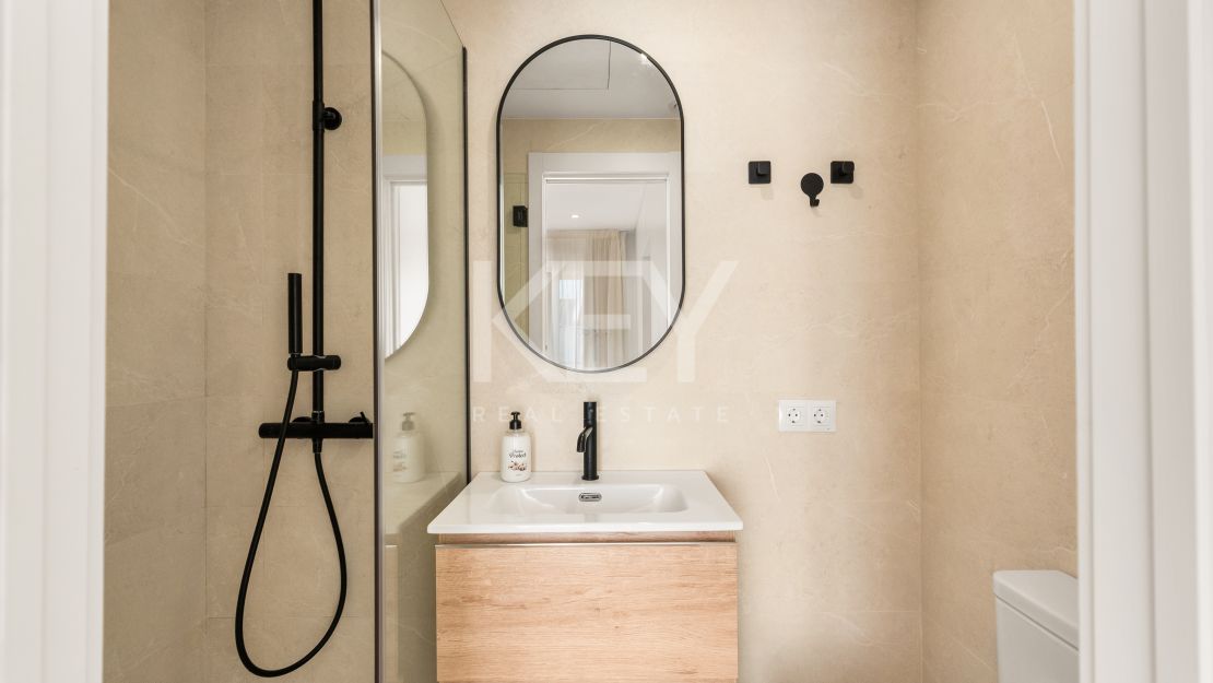 Impresionante adosado de 4 dormitorios a un paso de la playa y de todos los servicios en Campanario, Estepona