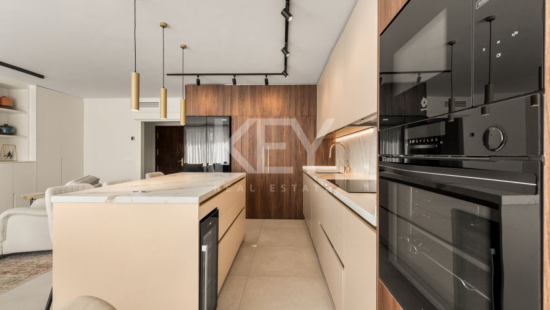 Impresionante adosado de 4 dormitorios a un paso de la playa y de todos los servicios en Campanario, Estepona