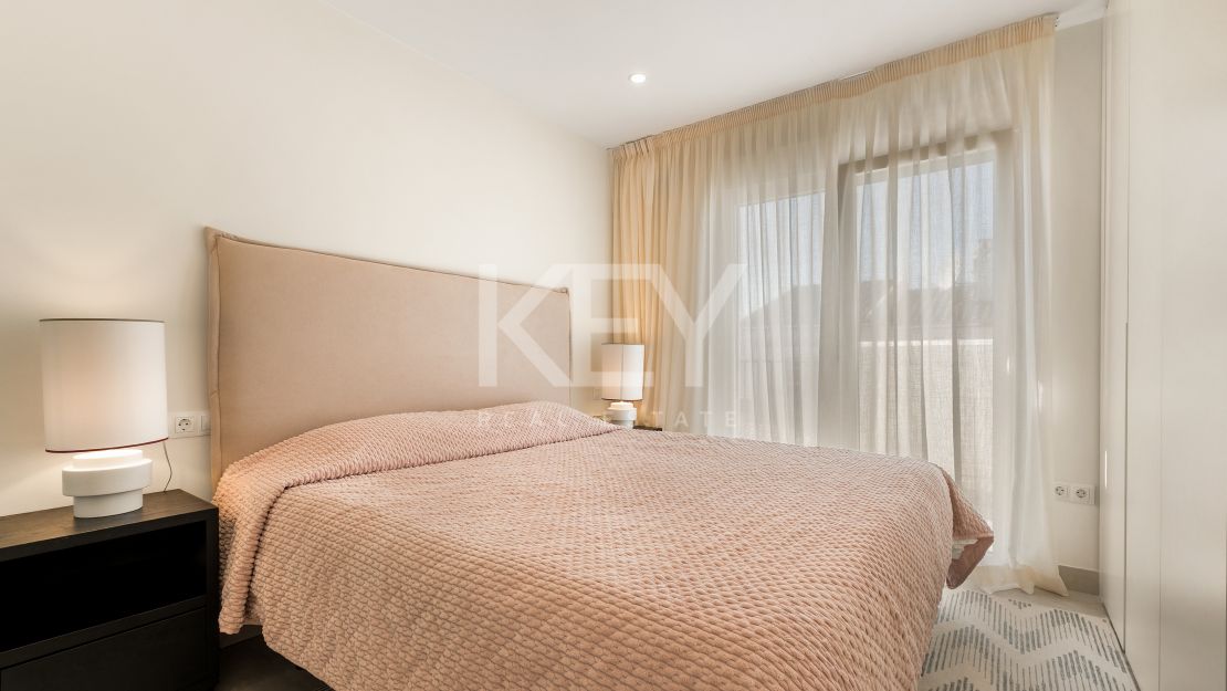 Impresionante adosado de 4 dormitorios a un paso de la playa y de todos los servicios en Campanario, Estepona