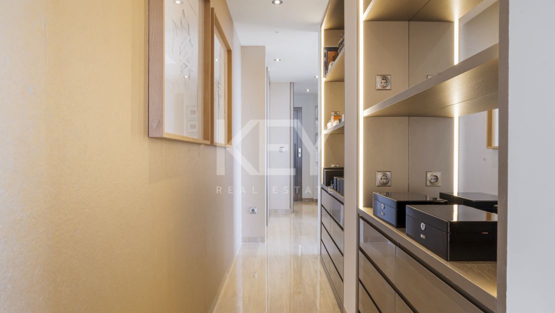 Luxury 4-bedroom penthouse with panoramic sea views in Benahavís