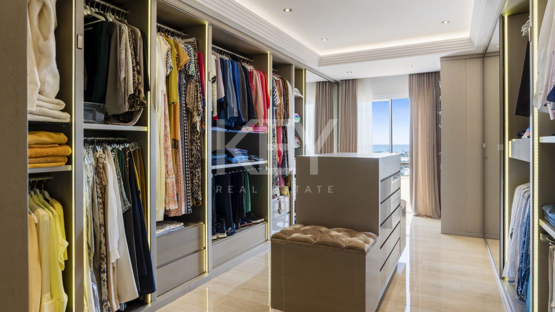 Luxury 4-bedroom penthouse with panoramic sea views in Benahavís