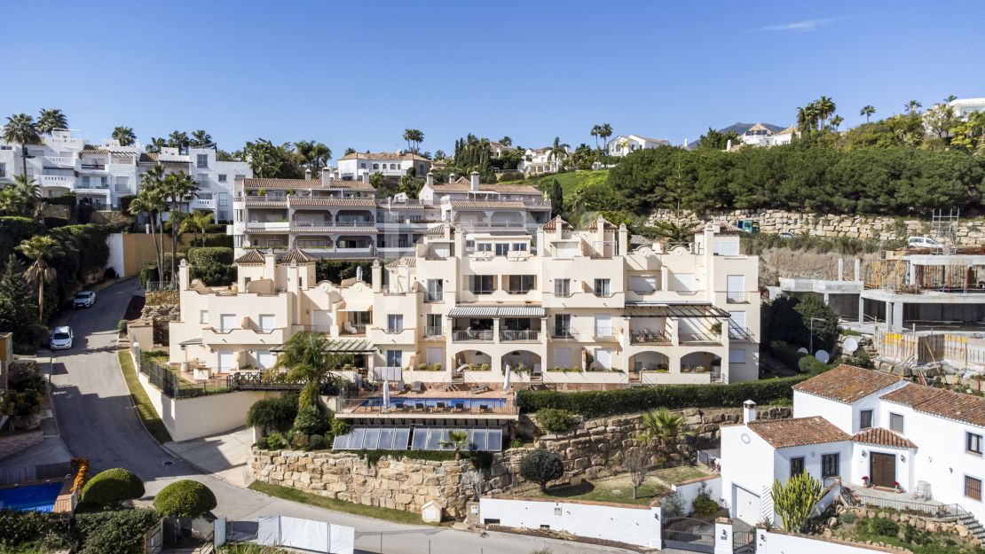 Luxury 4-bedroom penthouse with panoramic sea views in Benahavís