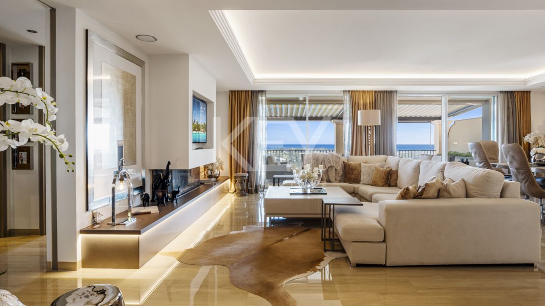 Luxury 4-bedroom penthouse with panoramic sea views in Benahavís