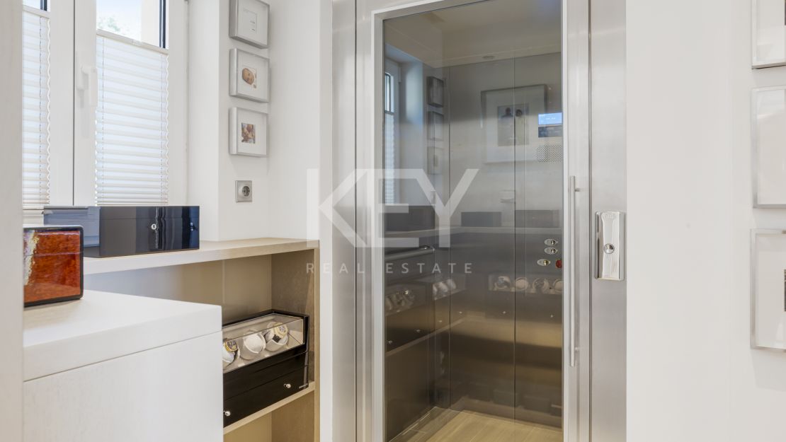 Luxury 4-bedroom penthouse with panoramic sea views in Benahavís