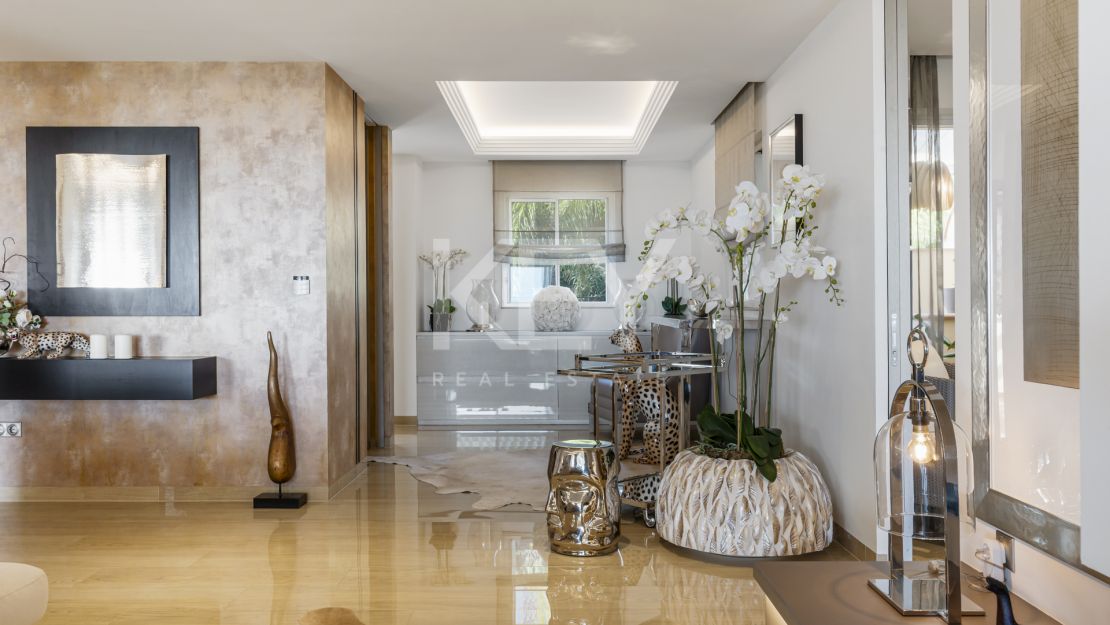 Luxury 4-bedroom penthouse with panoramic sea views in Benahavís